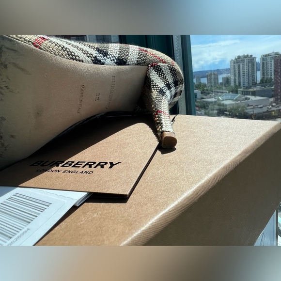 Burberry Archive Beige Peep Toe Pumps. Size 8 - Picture 6 of 6